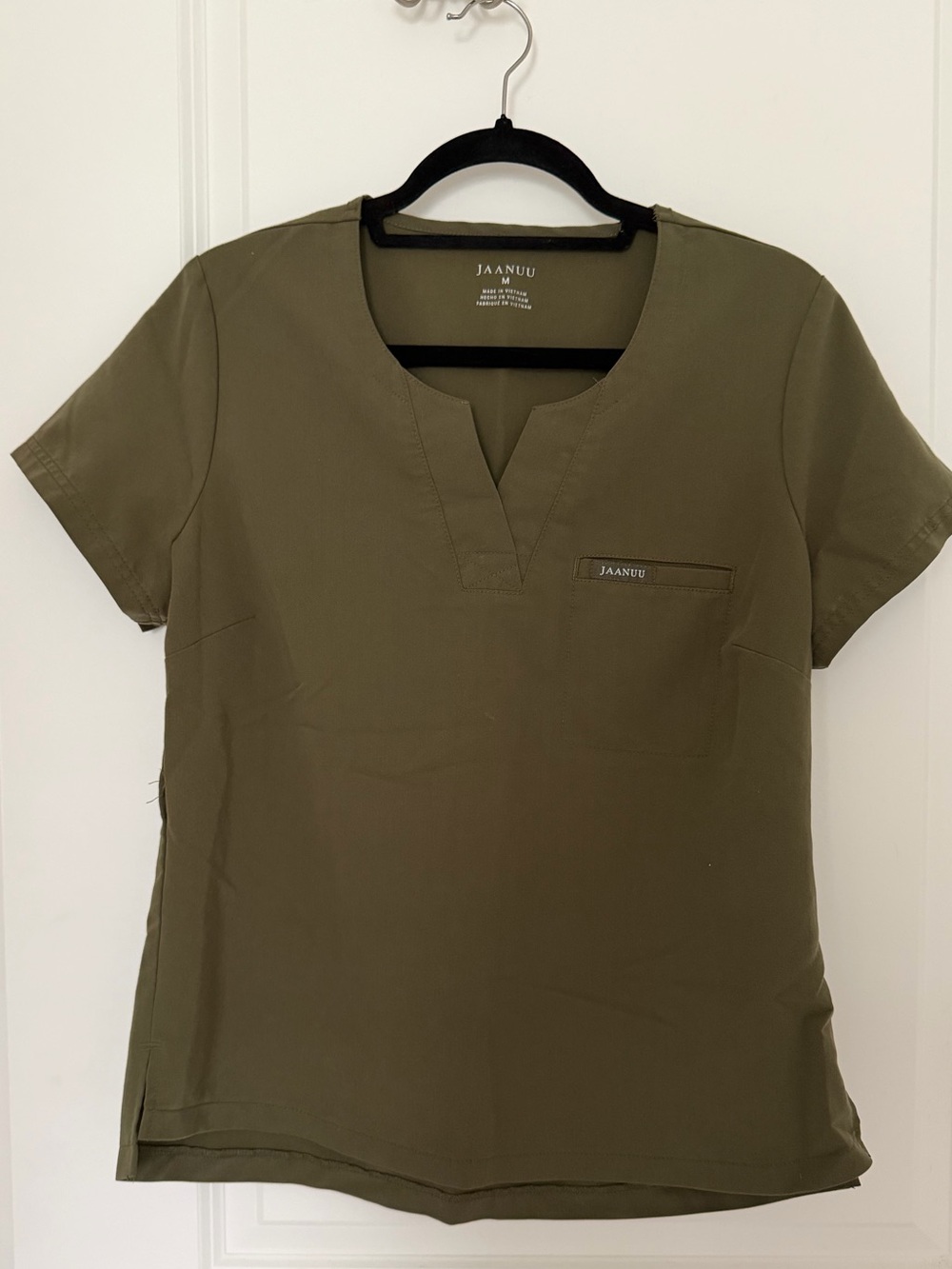 Jaanuu olive green one pocket tuck in scrub Top women’s